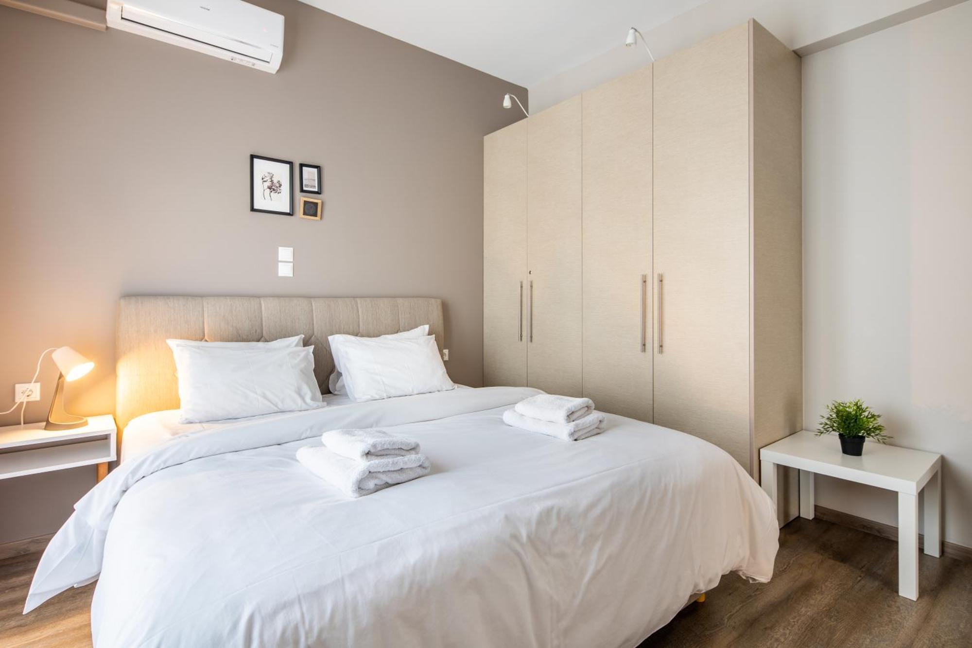 One-Bedroom Apartment Private Balcony Lycabettus view